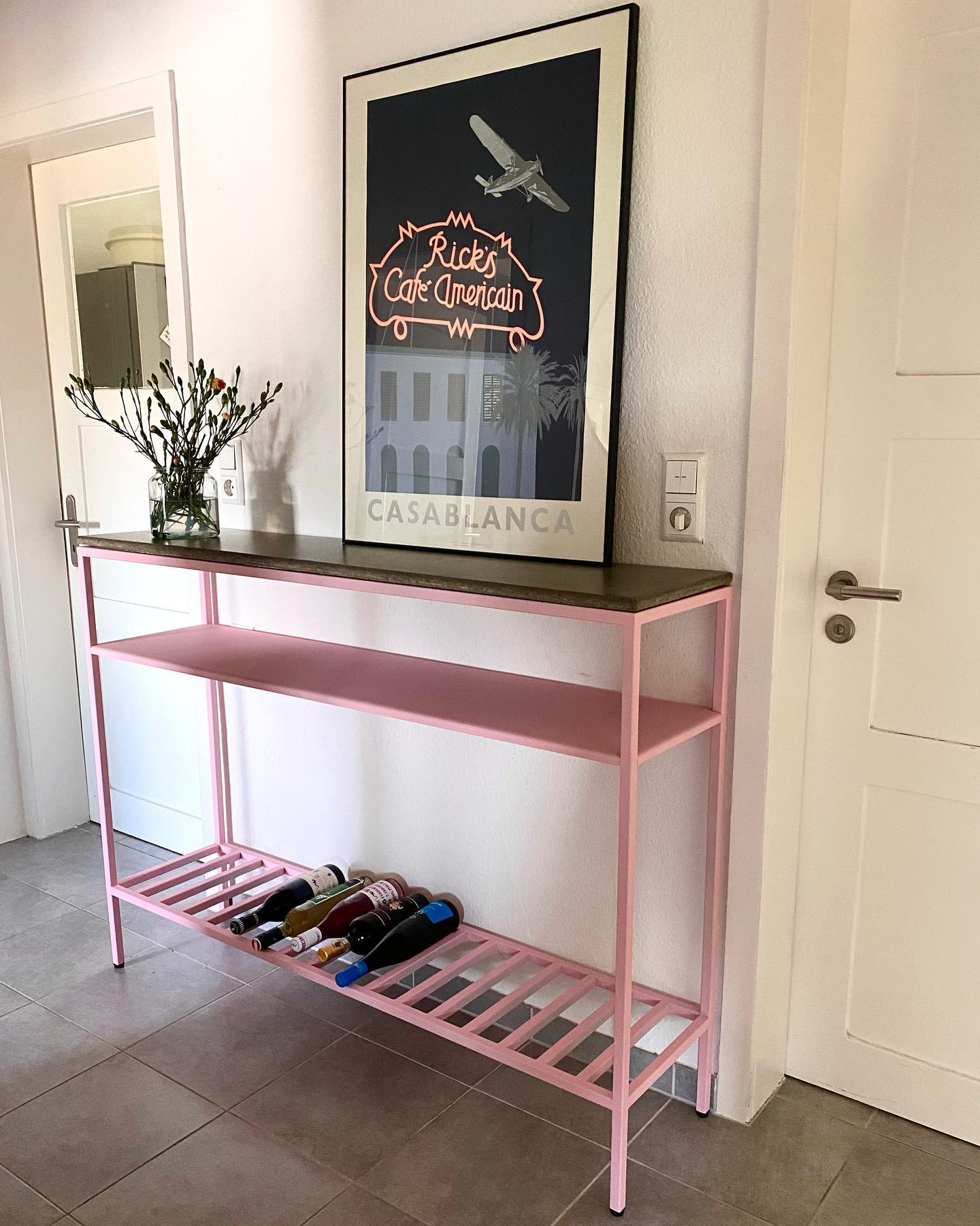 Bubblegum - Konsolentisch aus Stahl und Beton